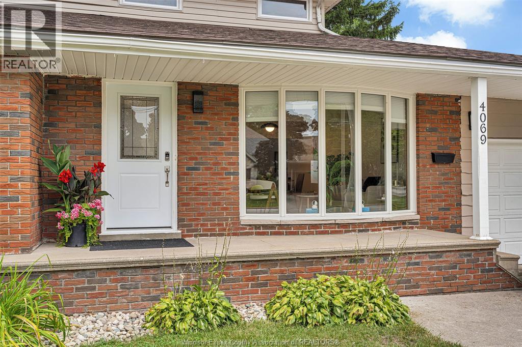 4069 Roseland Drive West, Windsor, Ontario  N9G 1Z7 - Photo 4 - 26018125