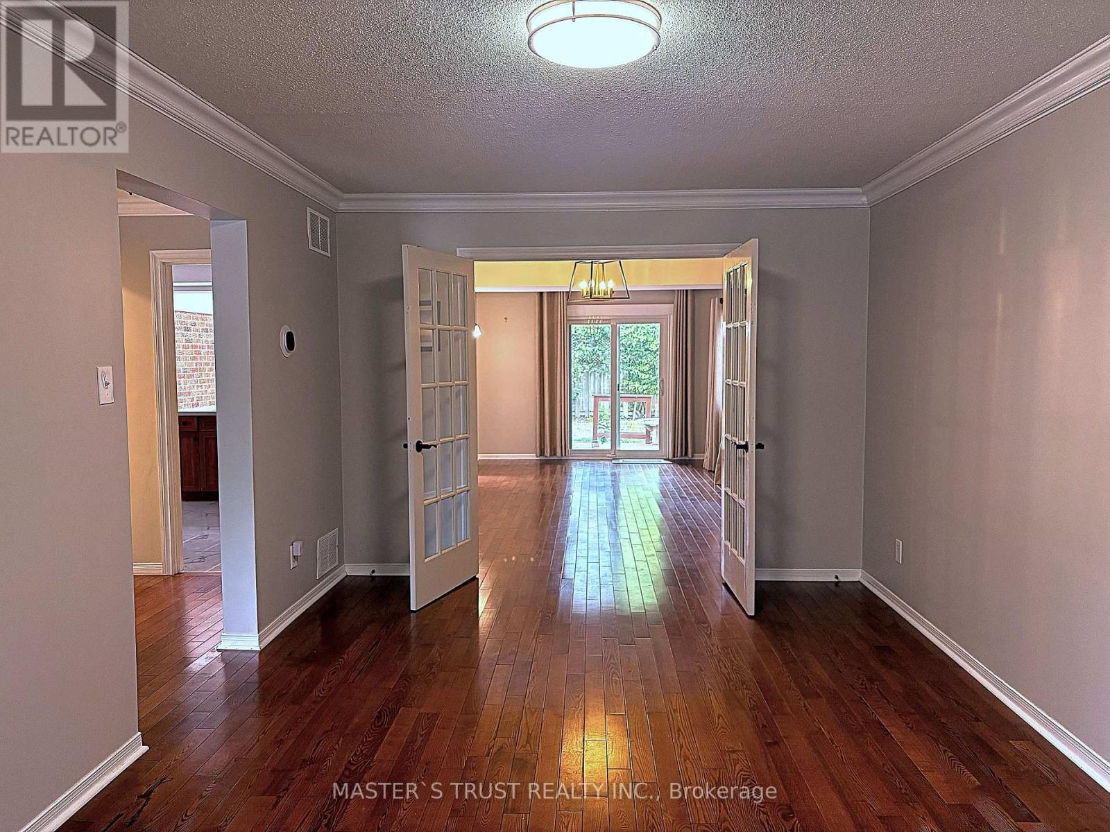 2253 Constance Drive, Oakville, Ontario  L6J 5L8 - Photo 2 - W12901314