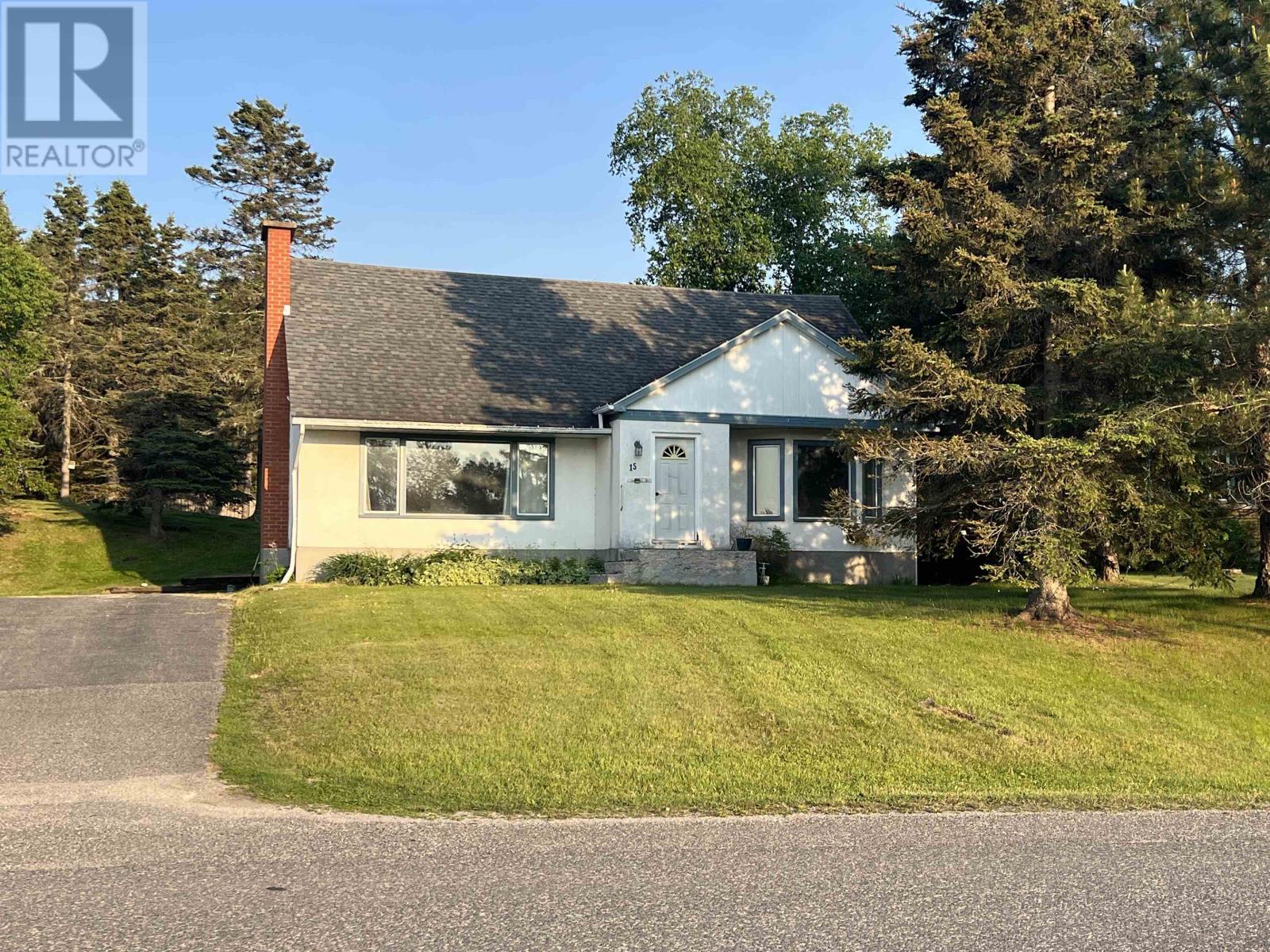 15 Sund CRES, Marathon, Ontario