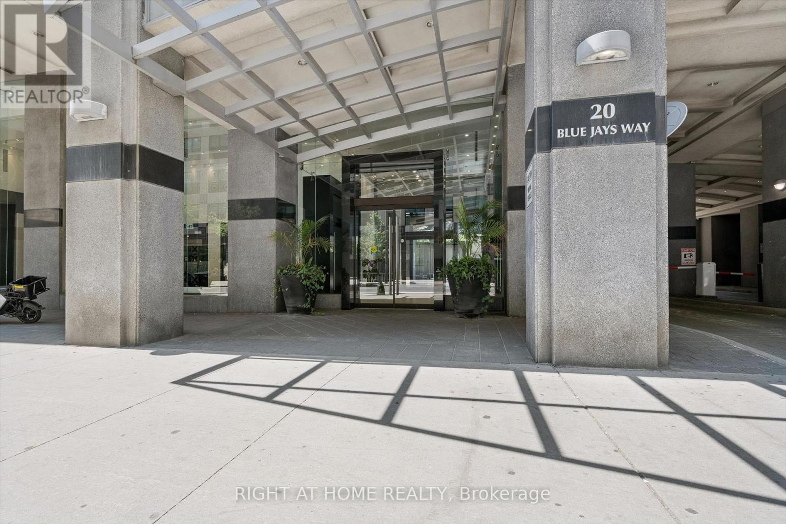 1508 - 20 Blue Jays Way, Toronto, Ontario  M5V 3W6 - Photo 2 - C13611852