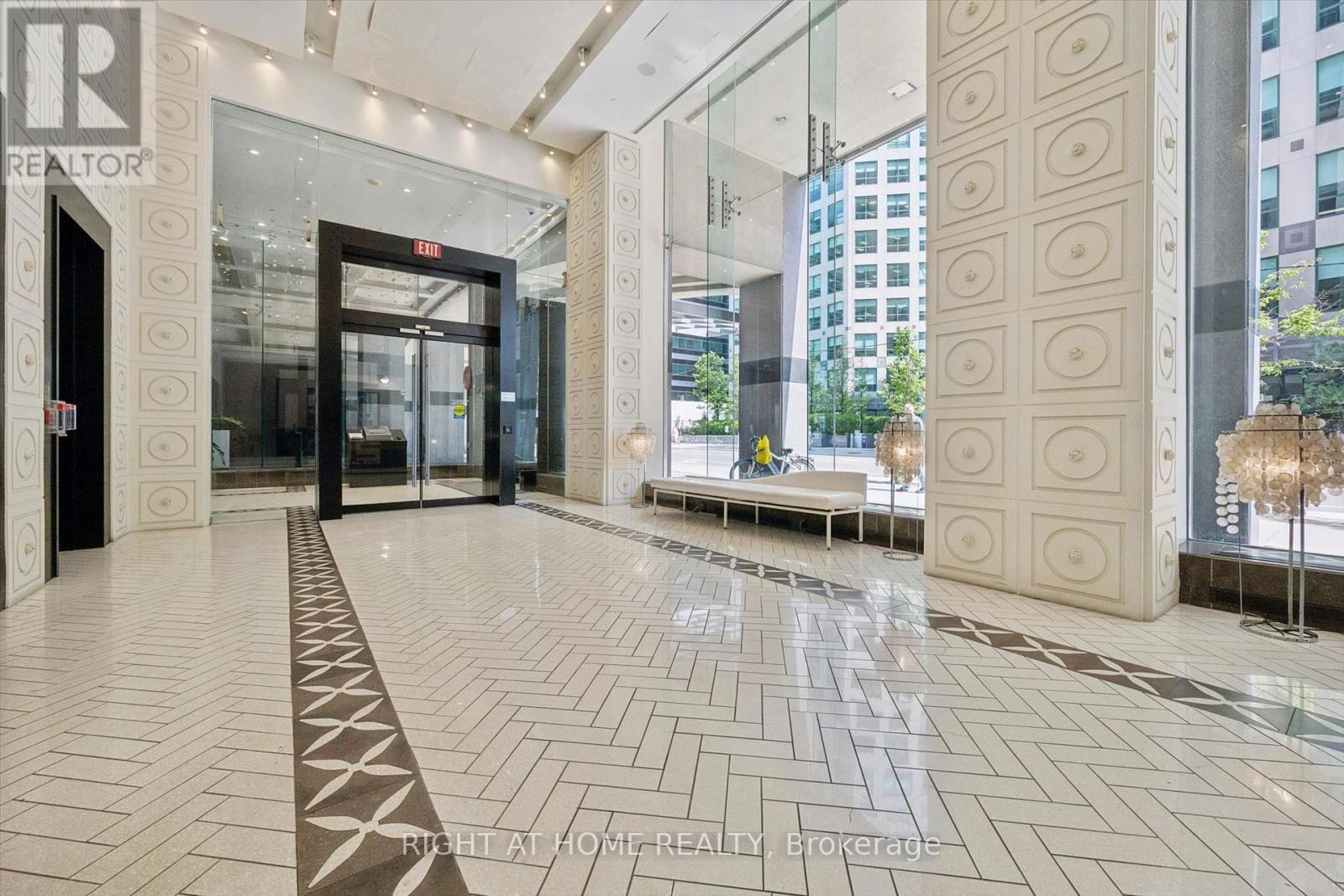 1508 - 20 Blue Jays Way, Toronto, Ontario  M5V 3W6 - Photo 3 - C13611852