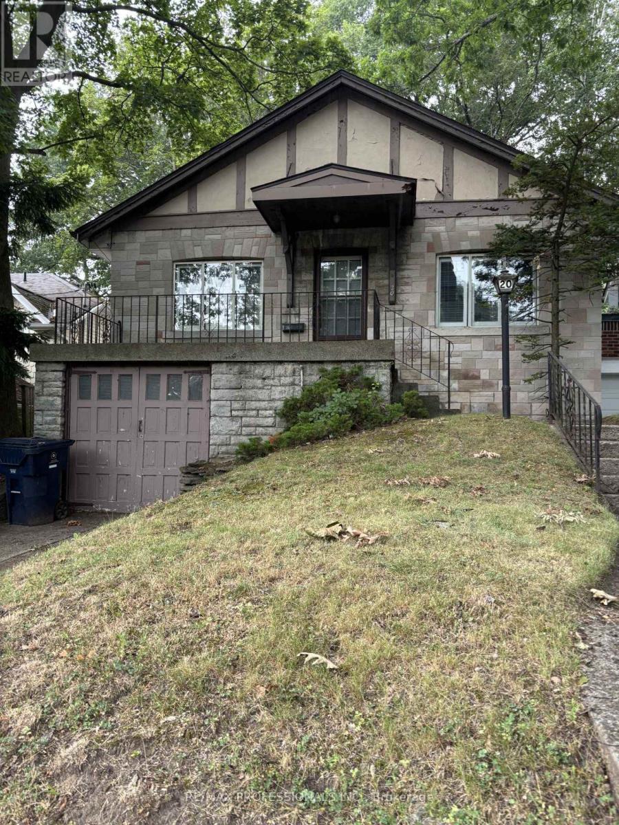 <div class="slider-price">$1,319,900</div><p>20 Fallingbrook Road, Toronto, Ontario</p>