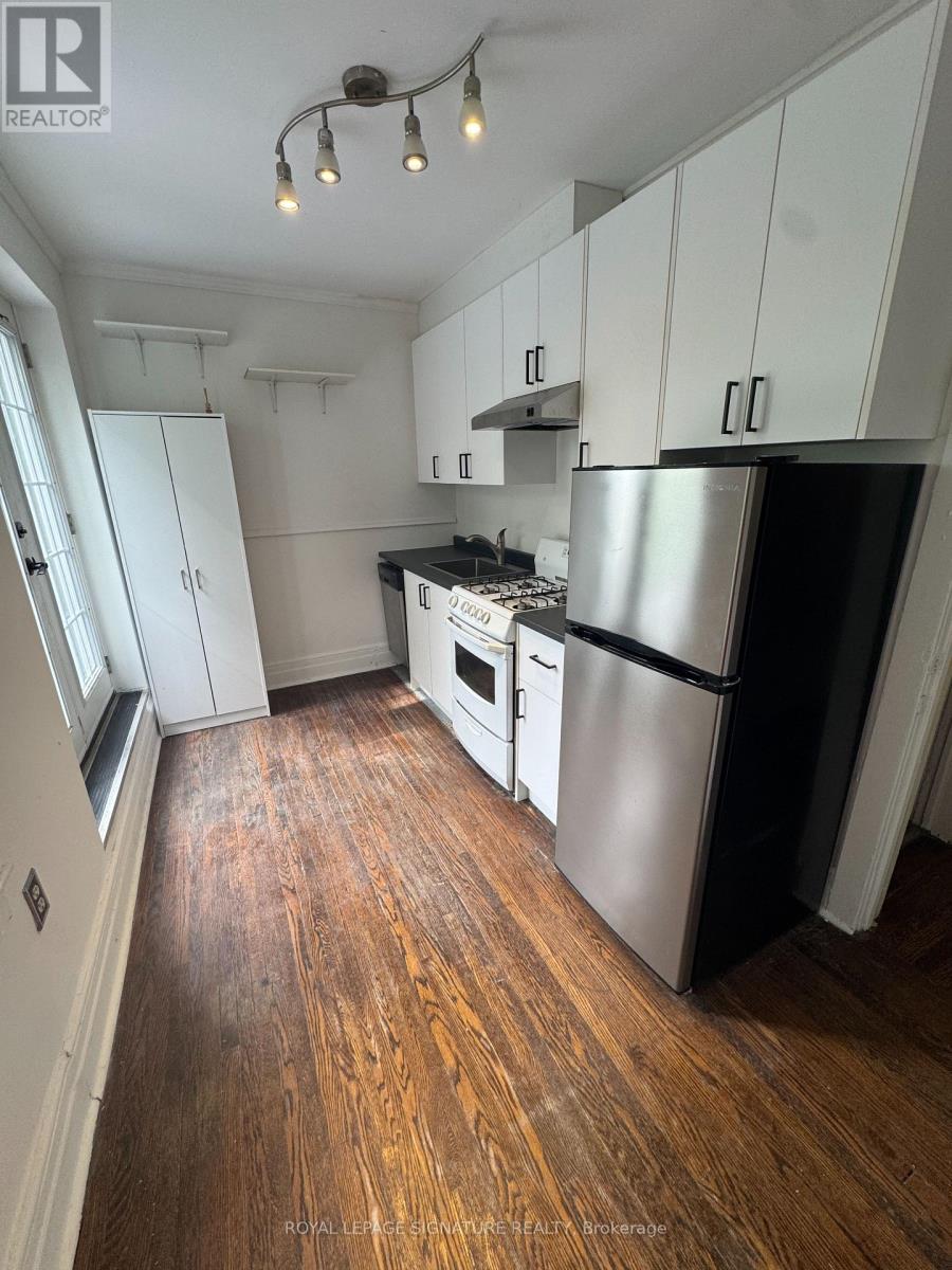 920 WOODBINE AVENUE, Toronto, Ontario