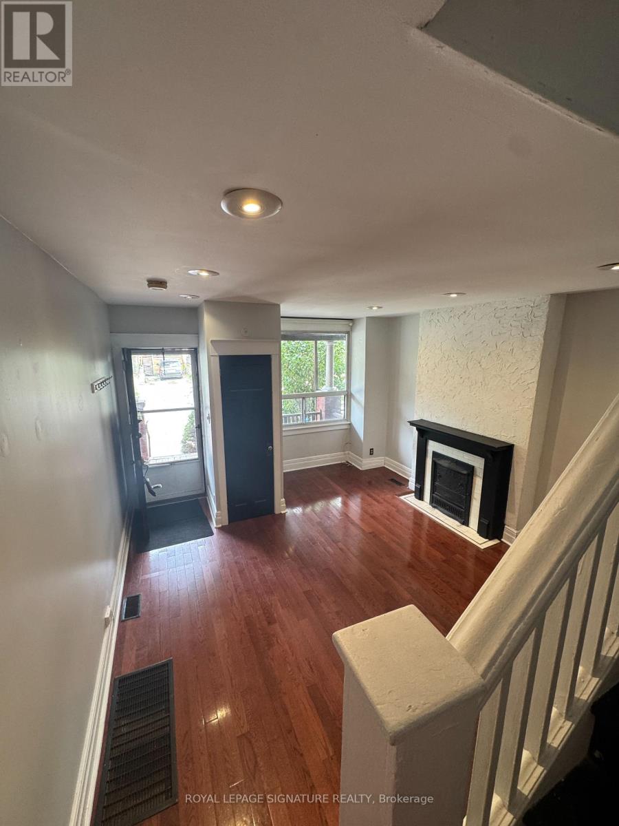 920 Woodbine Avenue, Toronto, Ontario  M4C 4B7 - Photo 4 - E13612074