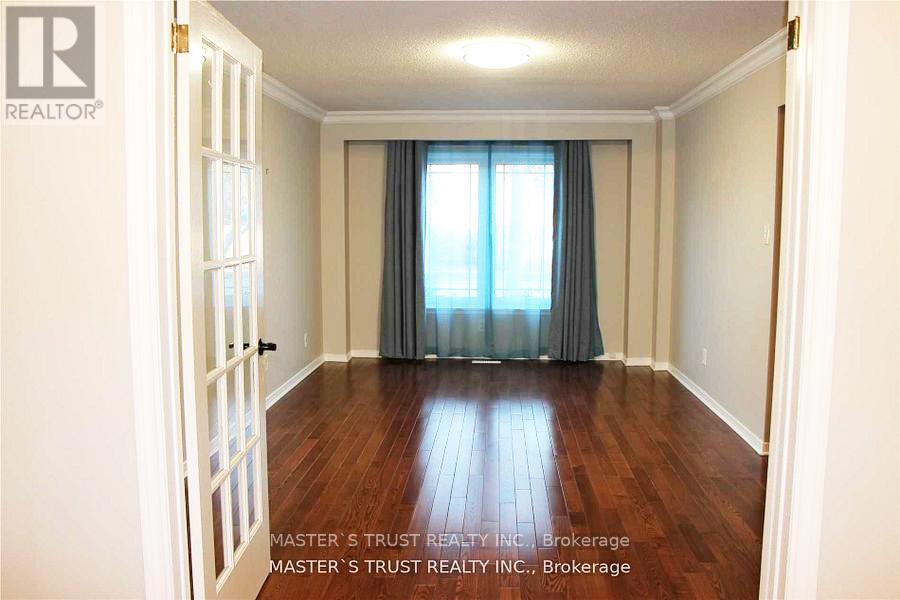 2253 Constance Drive, Oakville, Ontario  L6J 5L8 - Photo 6 - W12901314