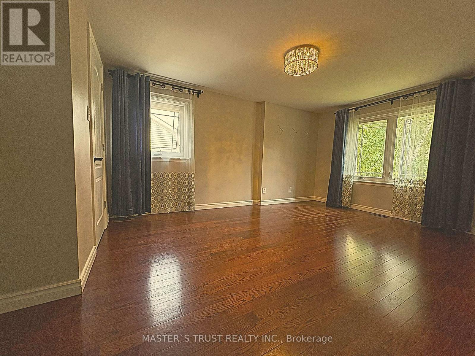 2253 Constance Drive, Oakville, Ontario  L6J 5L8 - Photo 5 - W12901314