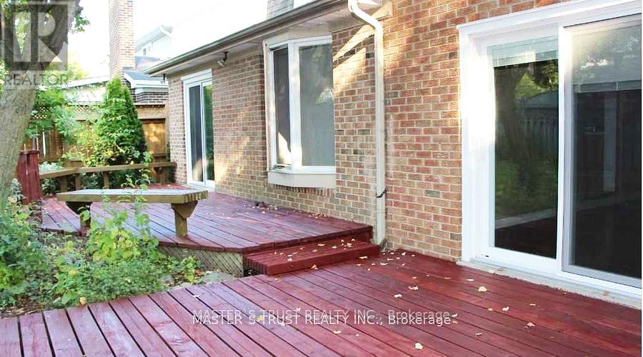 2253 Constance Drive, Oakville, Ontario  L6J 5L8 - Photo 9 - W12901314