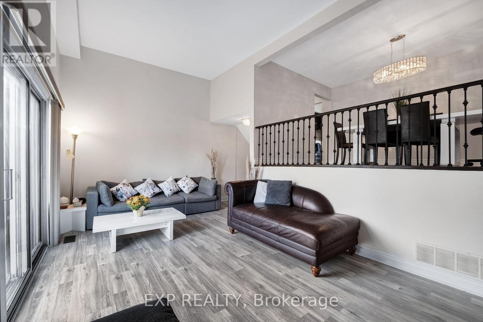 6 Poplar Crescent, Aurora, Ontario  L4G 3M4 - Photo 11 - N13611808