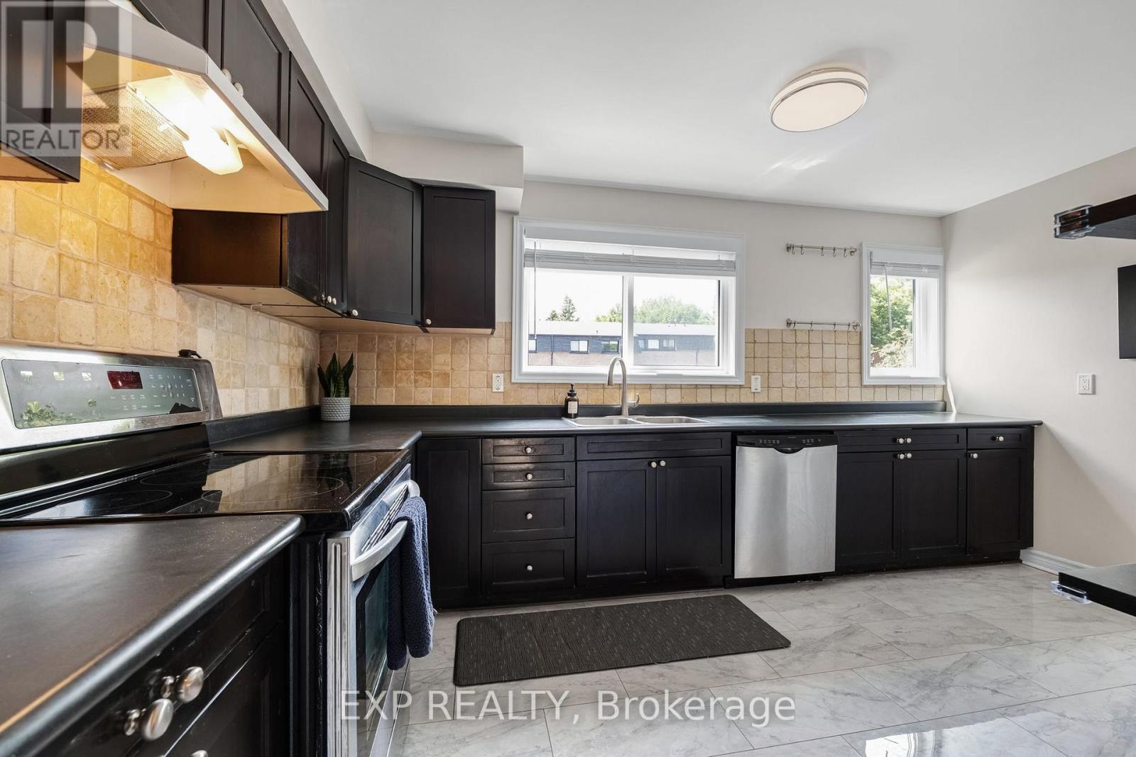 6 Poplar Crescent, Aurora, Ontario  L4G 3M4 - Photo 16 - N13611808