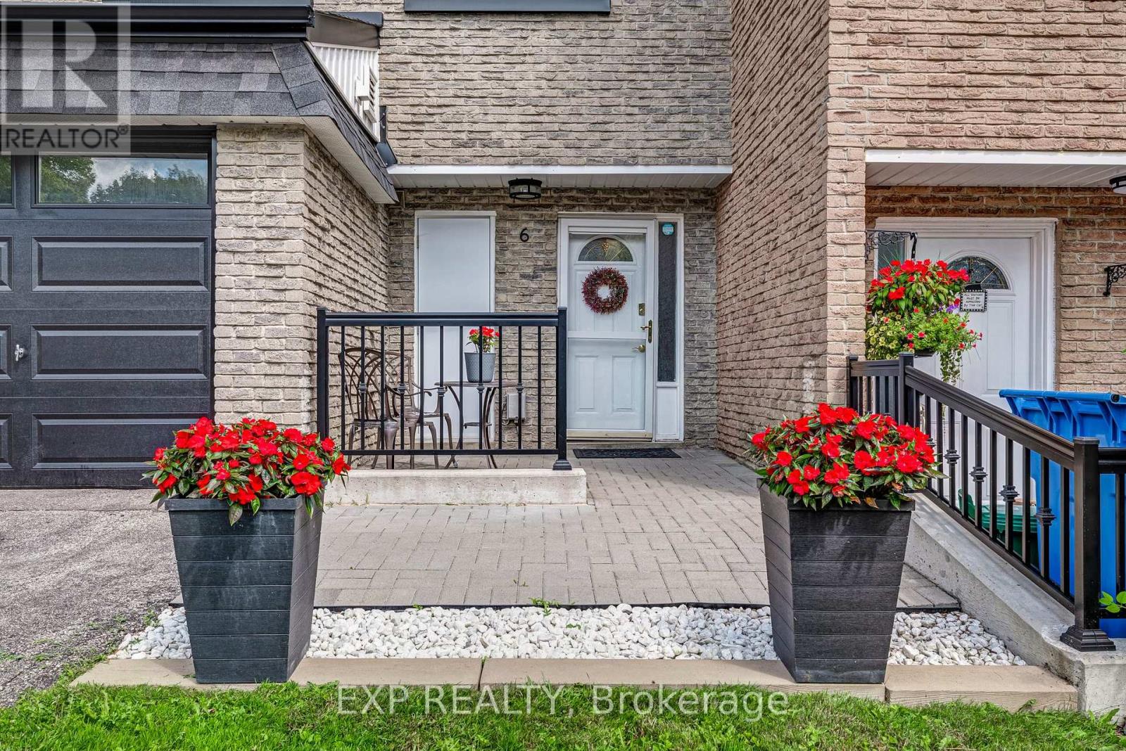 6 Poplar Crescent, Aurora, Ontario  L4G 3M4 - Photo 5 - N13611808
