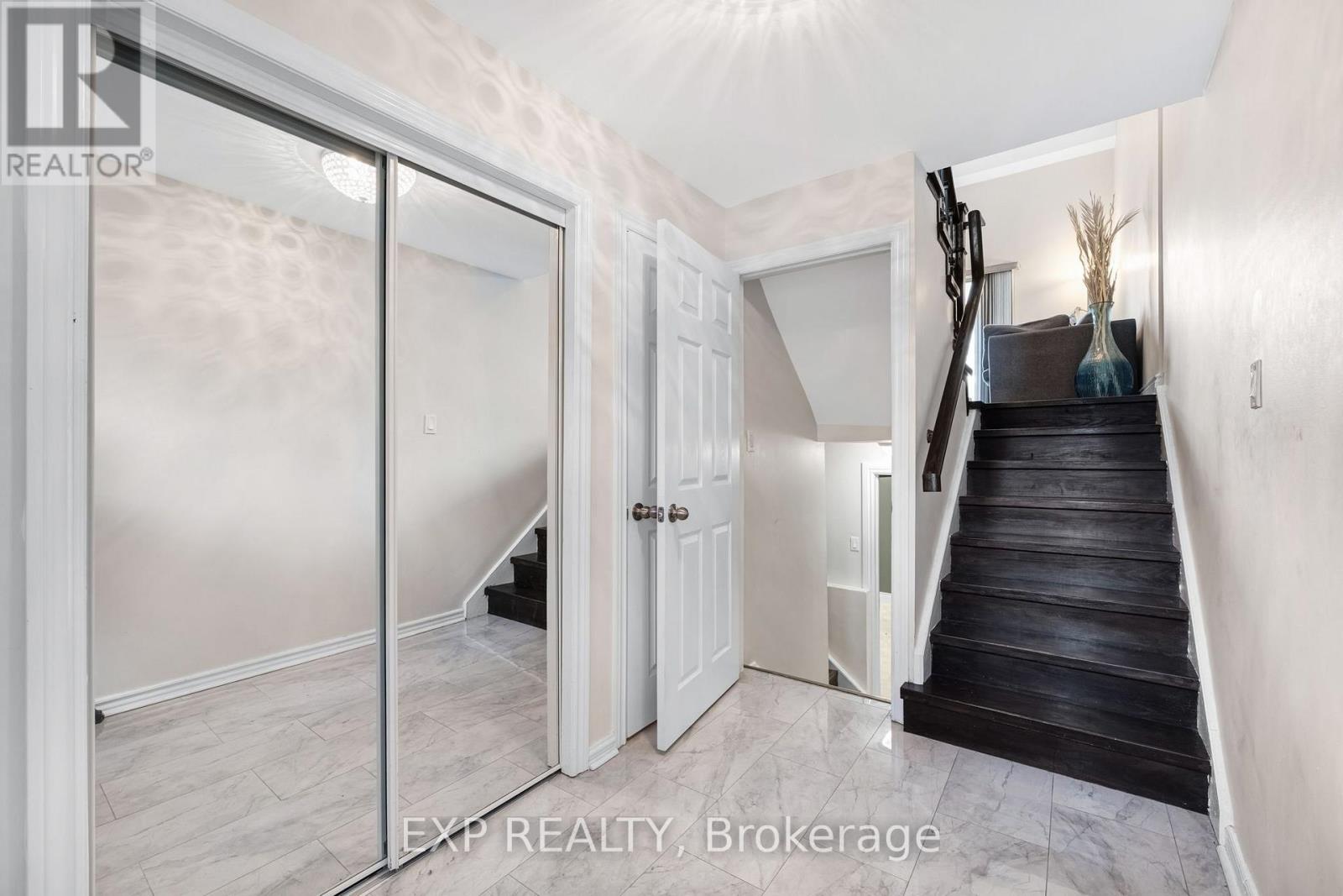 6 Poplar Crescent, Aurora, Ontario  L4G 3M4 - Photo 7 - N13611808