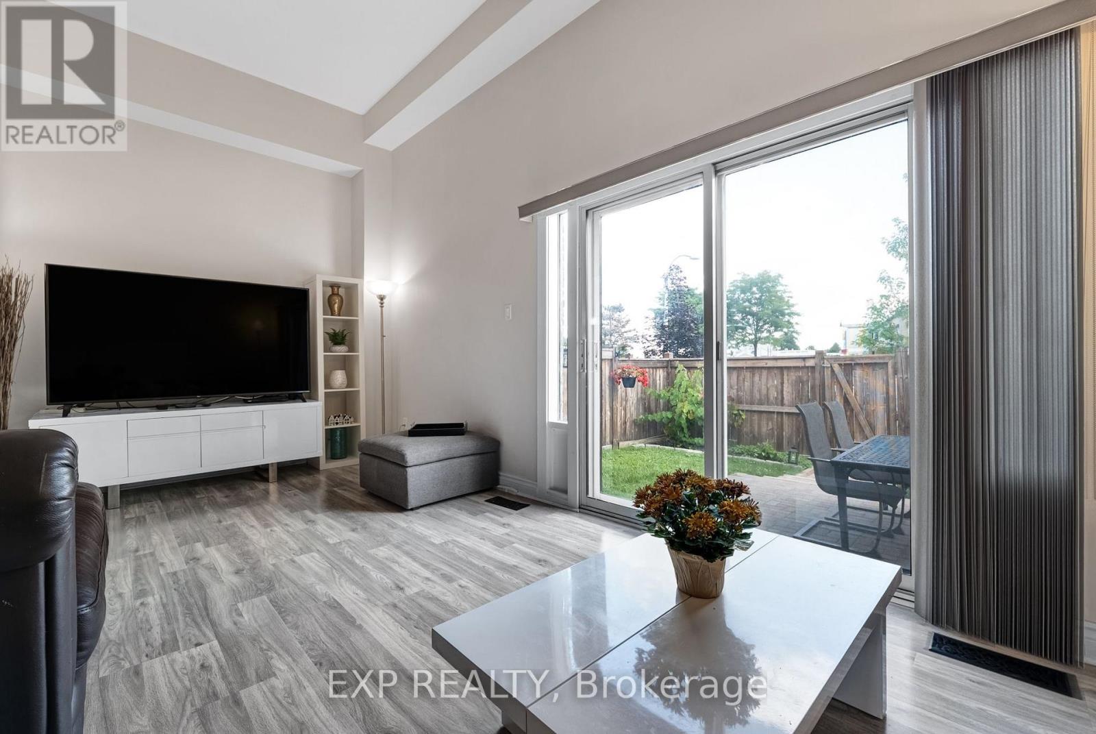 6 Poplar Crescent, Aurora, Ontario  L4G 3M4 - Photo 9 - N13611808
