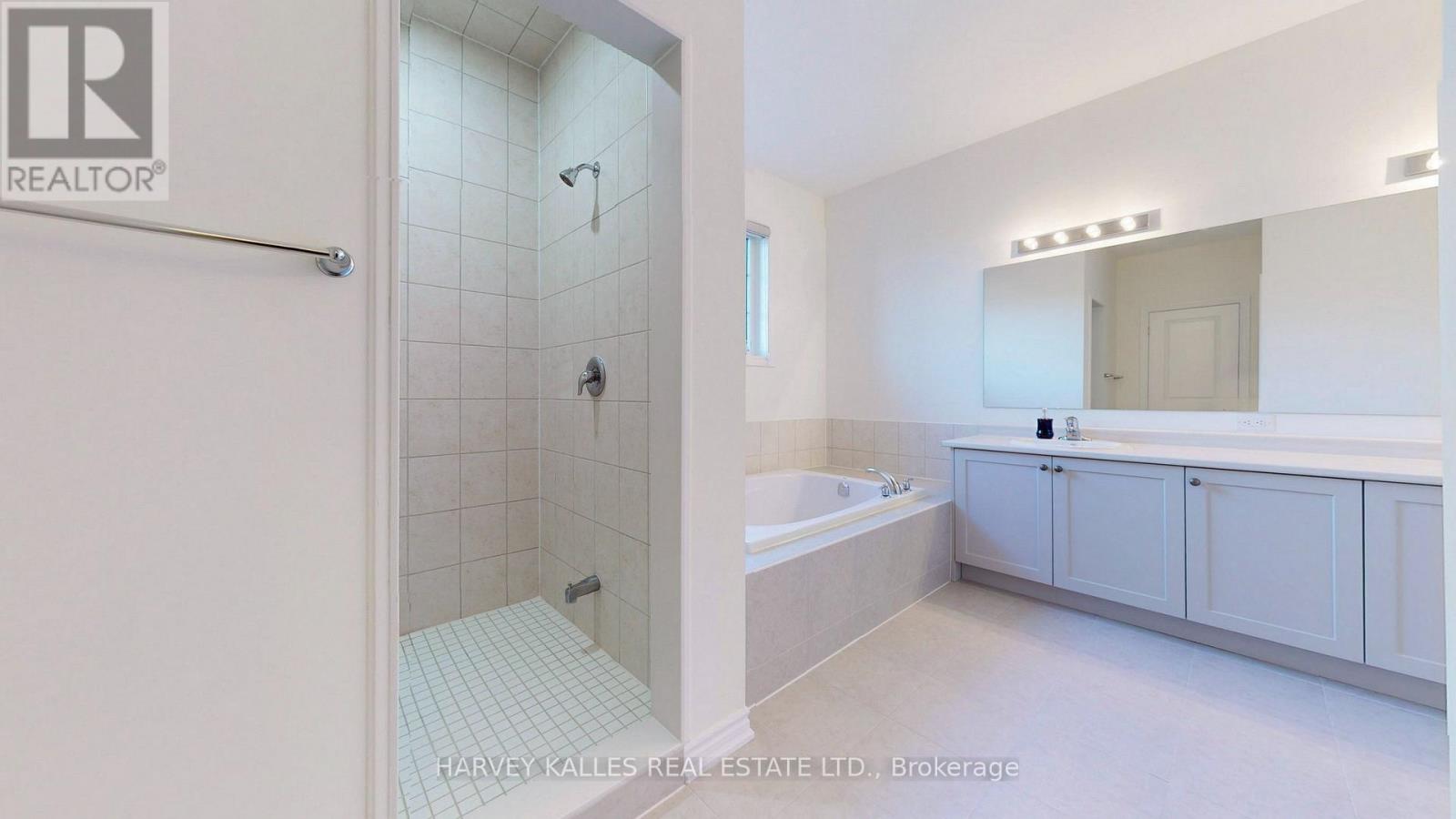 56 Charles White Court, East Gwillimbury (Sharon), Ontario  L0G 1V0 - Photo 14 - N13611834