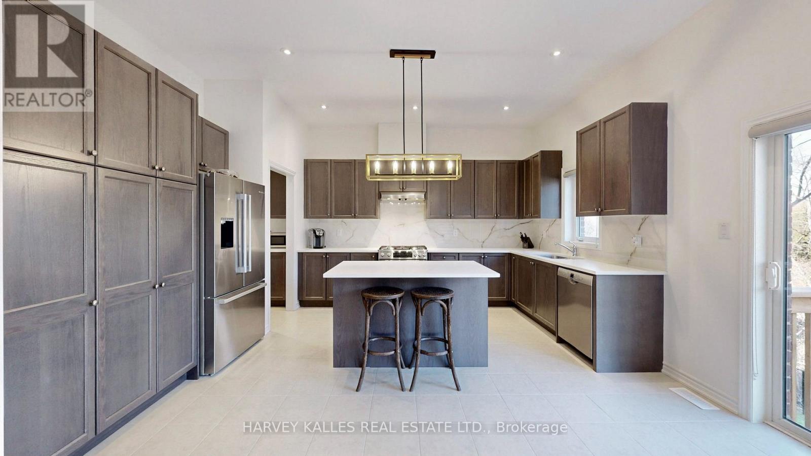 56 Charles White Court, East Gwillimbury (Sharon), Ontario  L0G 1V0 - Photo 6 - N13611834