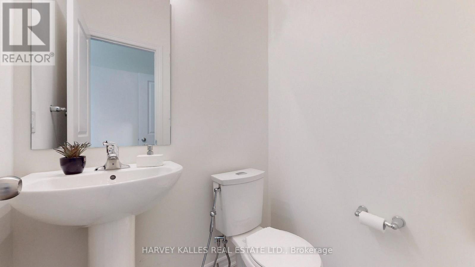56 Charles White Court, East Gwillimbury (Sharon), Ontario  L0G 1V0 - Photo 9 - N13611834