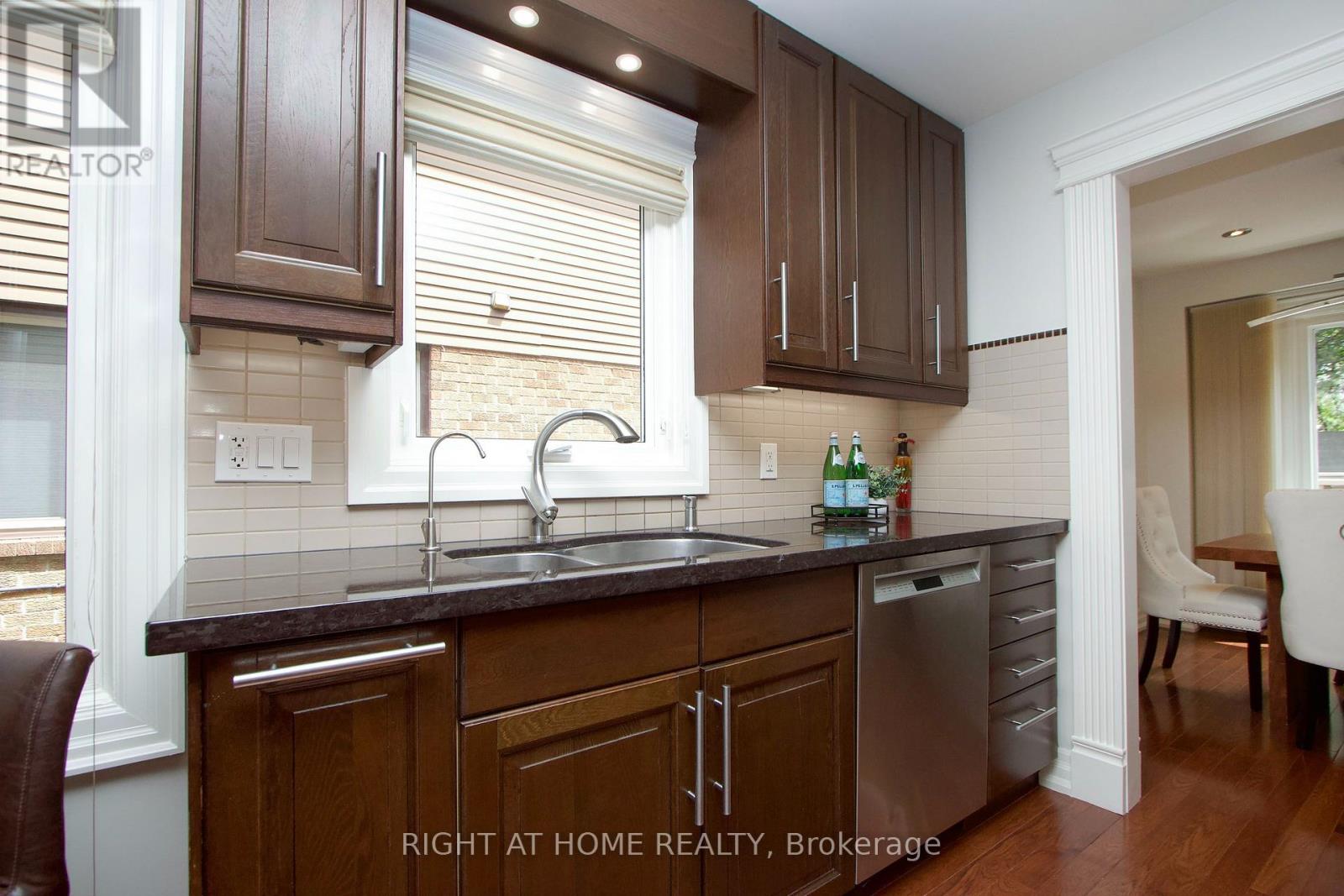 137 Joanna Crescent, Vaughan (Crestwood-Springfarm-Yorkhill), Ontario  L4J 5G3 - Photo 12 - N13611916