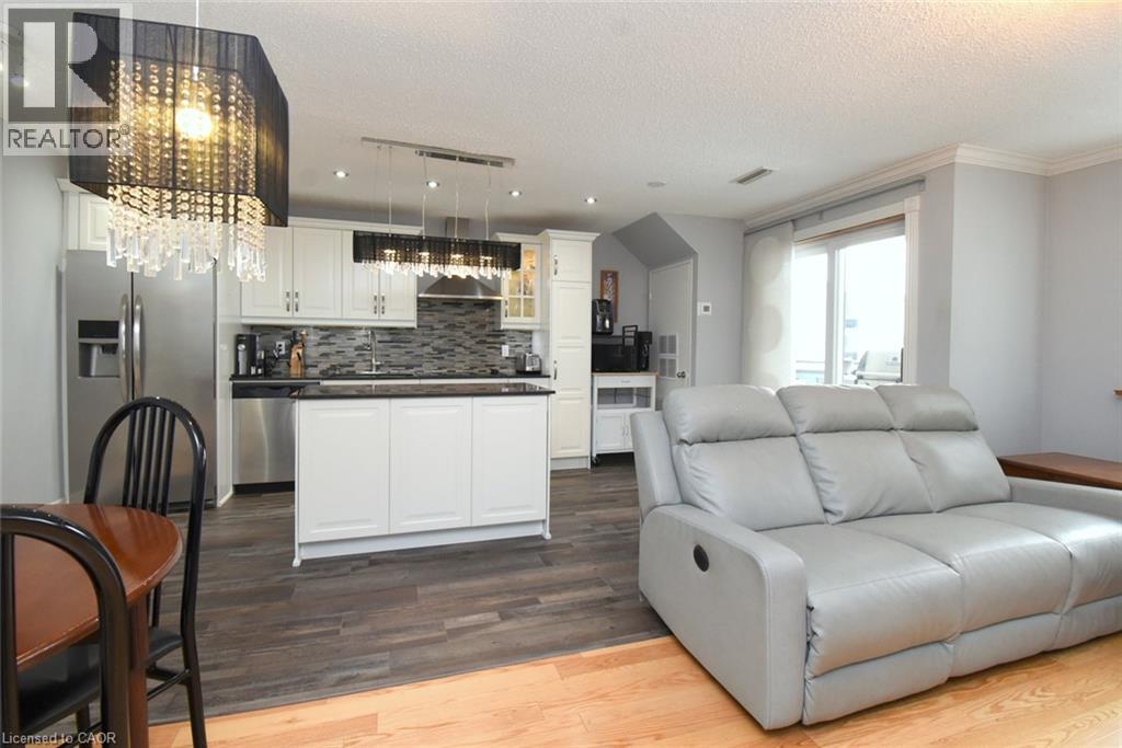 2001 BONNYMEDE Drive Unit# 119 Mississauga Ontario Canada L5J4H8 5