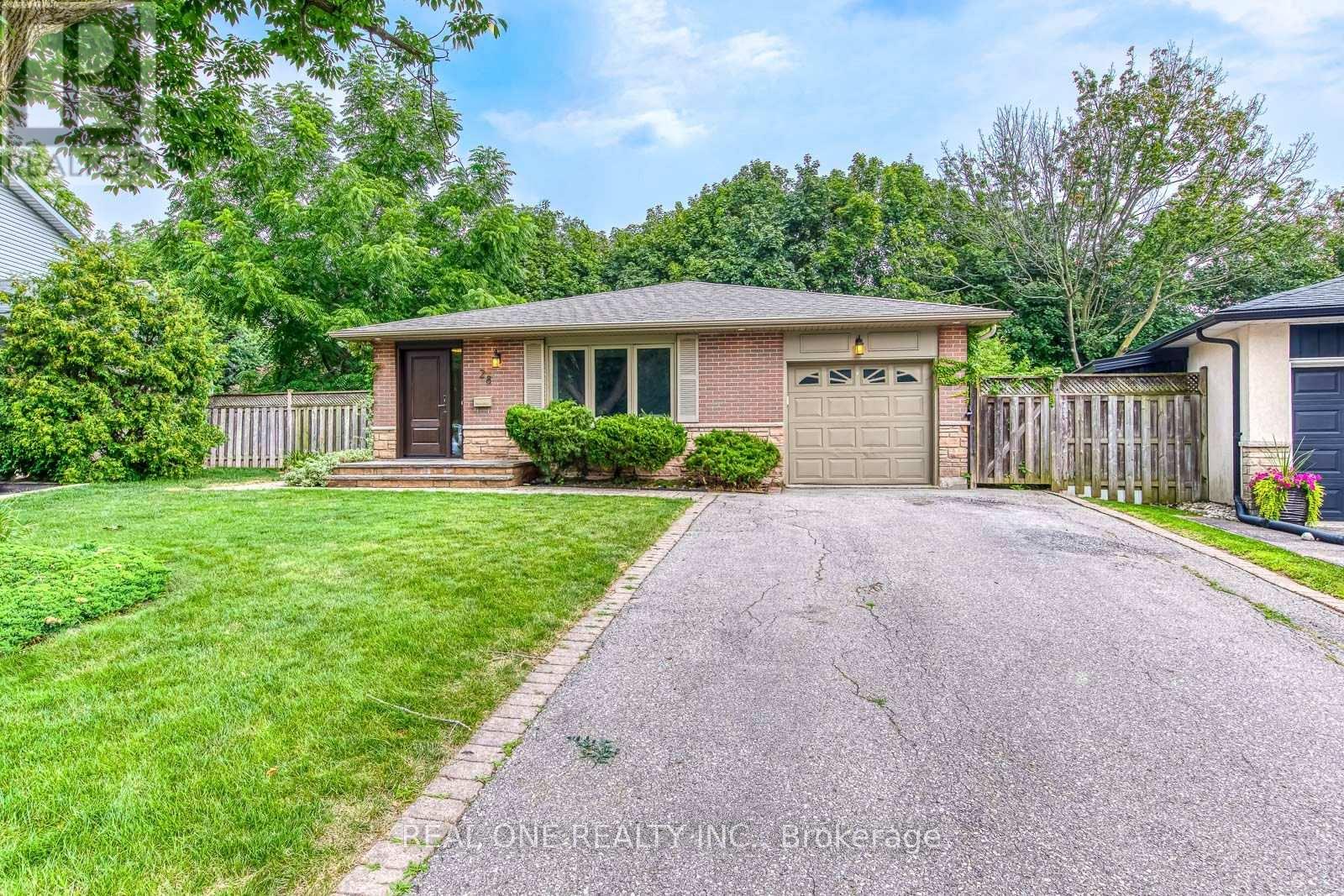 28 Osborne Crescent, Oakville, Ontario  L6H 1G1 - Photo 2 - W13611862