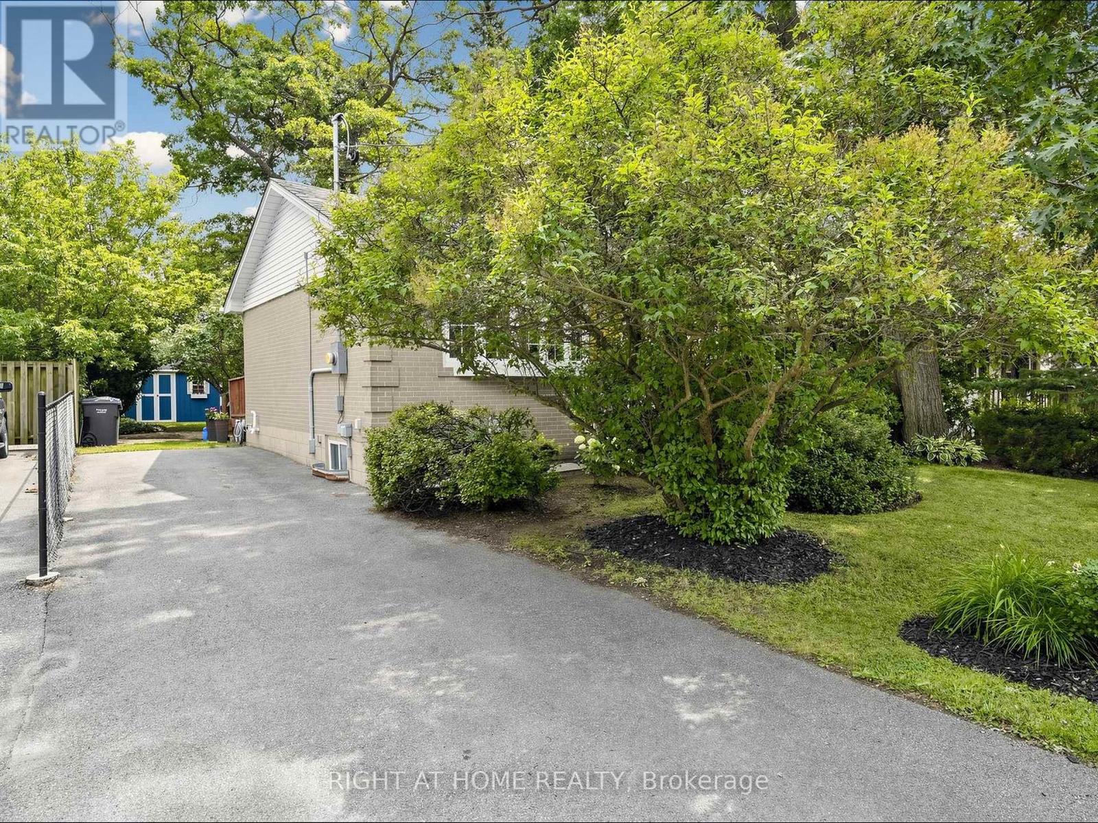 238 Troy Street, Mississauga, Ontario  L5G 1S7 - Photo 2 - W13611972