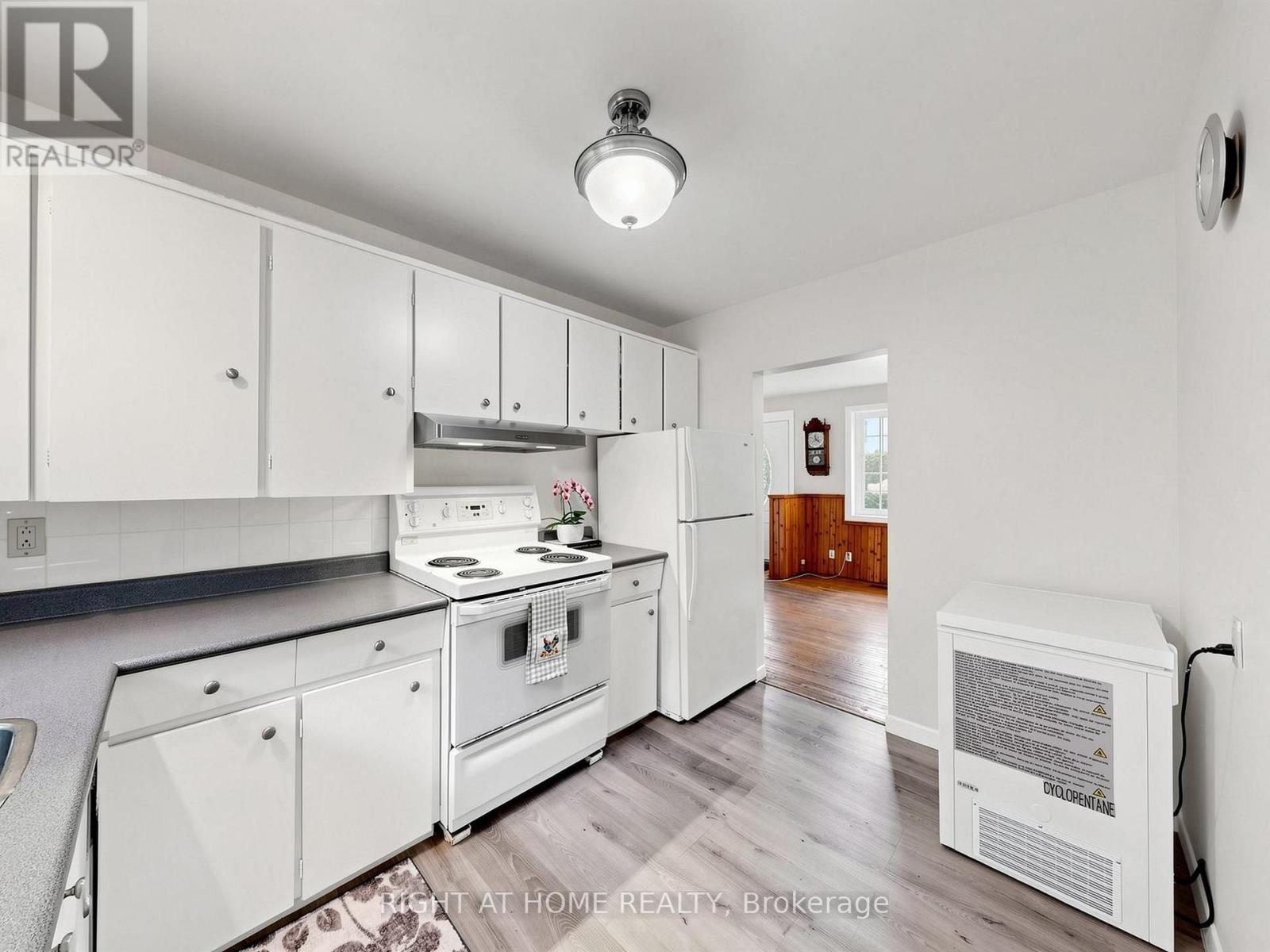 238 Troy Street, Mississauga, Ontario  L5G 1S7 - Photo 6 - W13611972