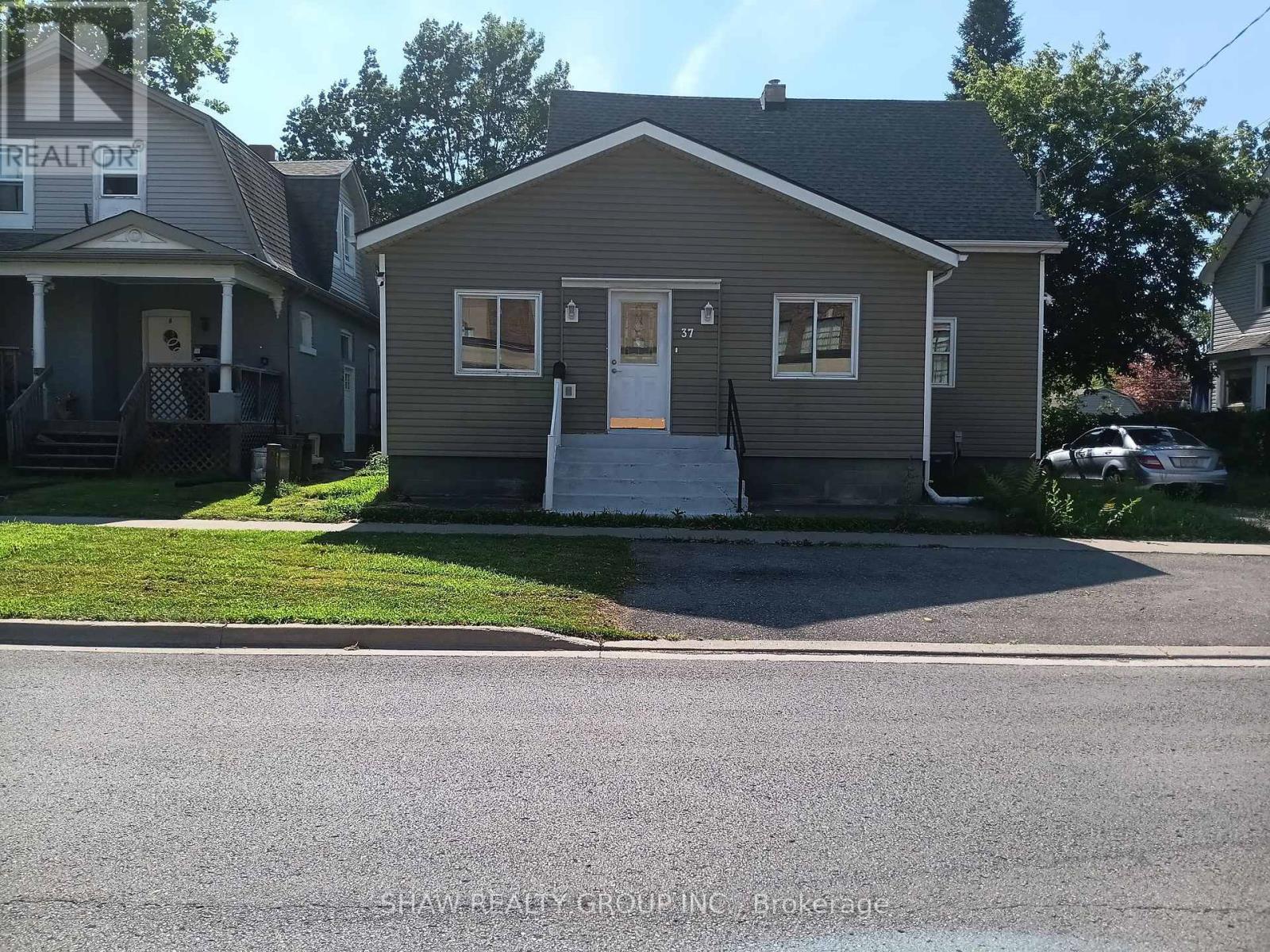 37 CATHERINE STREET, St. Catharines, Ontario