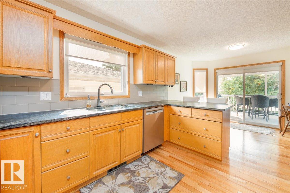 605 Revell Wd NW, Edmonton, Alberta  T6R 2H9 - Photo 10 - E4500977