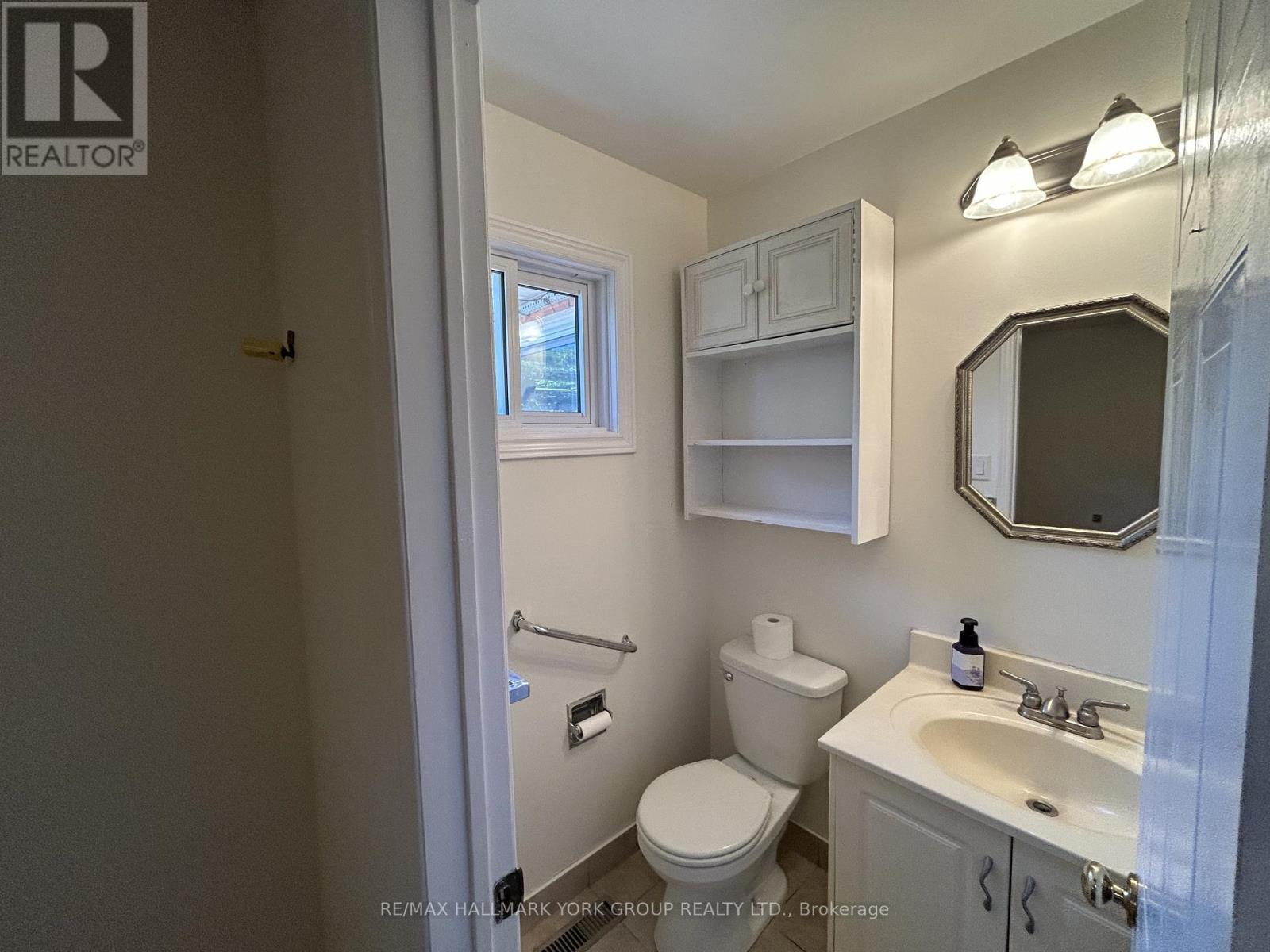 19 Stonehill Boulevard, East Gwillimbury, Ontario  L9N 1C9 - Photo 6 - N13610282