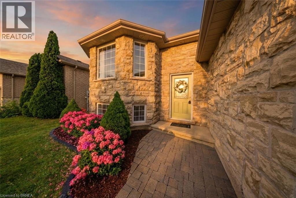 151 Mcguiness Drive, Brantford, Ontario  N3T 0B4 - Photo 2 - 40847240