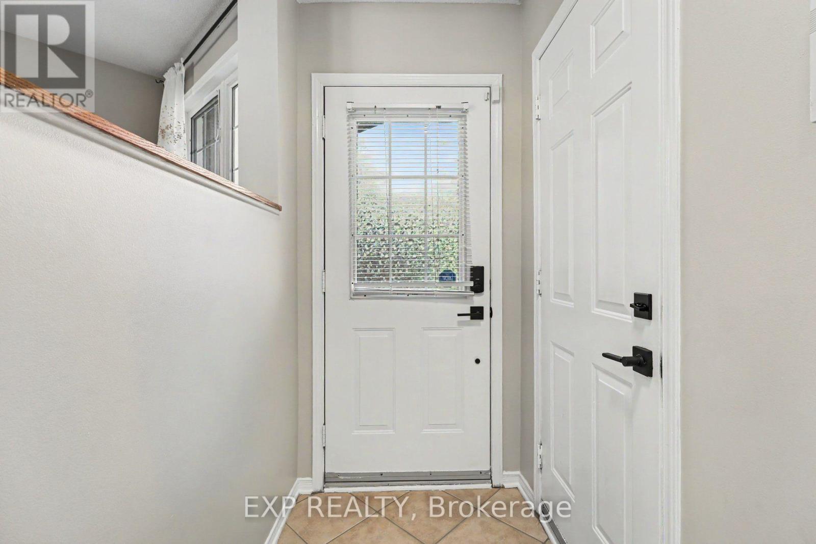 203 Duntroon Circle, Ottawa, Ontario  K1T 4C9 - Photo 3 - X13612126