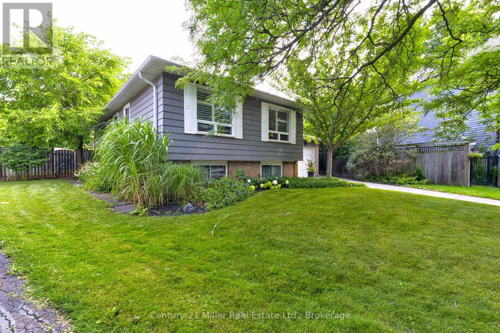 2225 Wyandotte Drive, Oakville, Ontario  L6L 2T4 - Photo 2 - W13612122