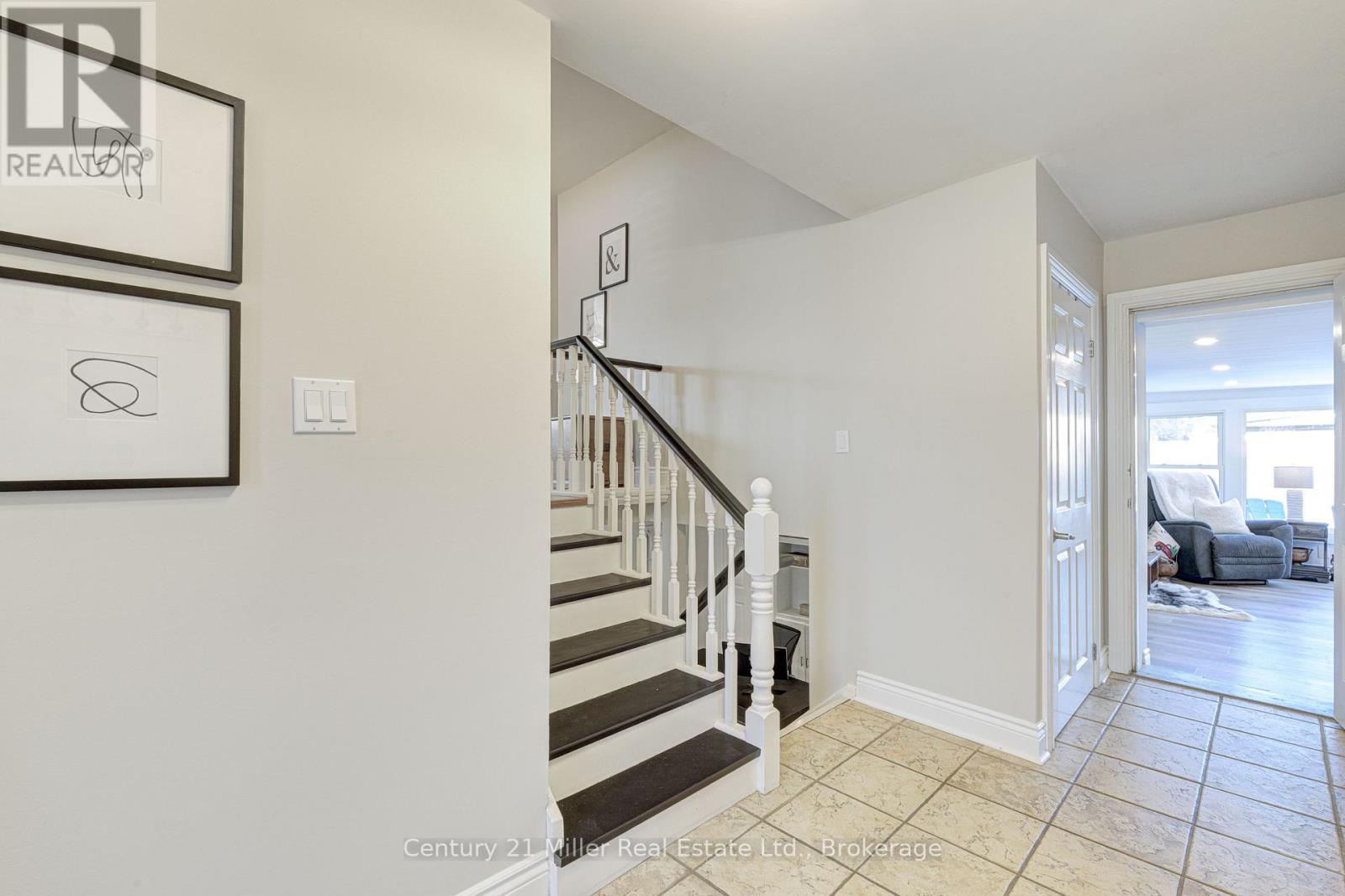 2225 Wyandotte Drive, Oakville, Ontario  L6L 2T4 - Photo 24 - W13612122