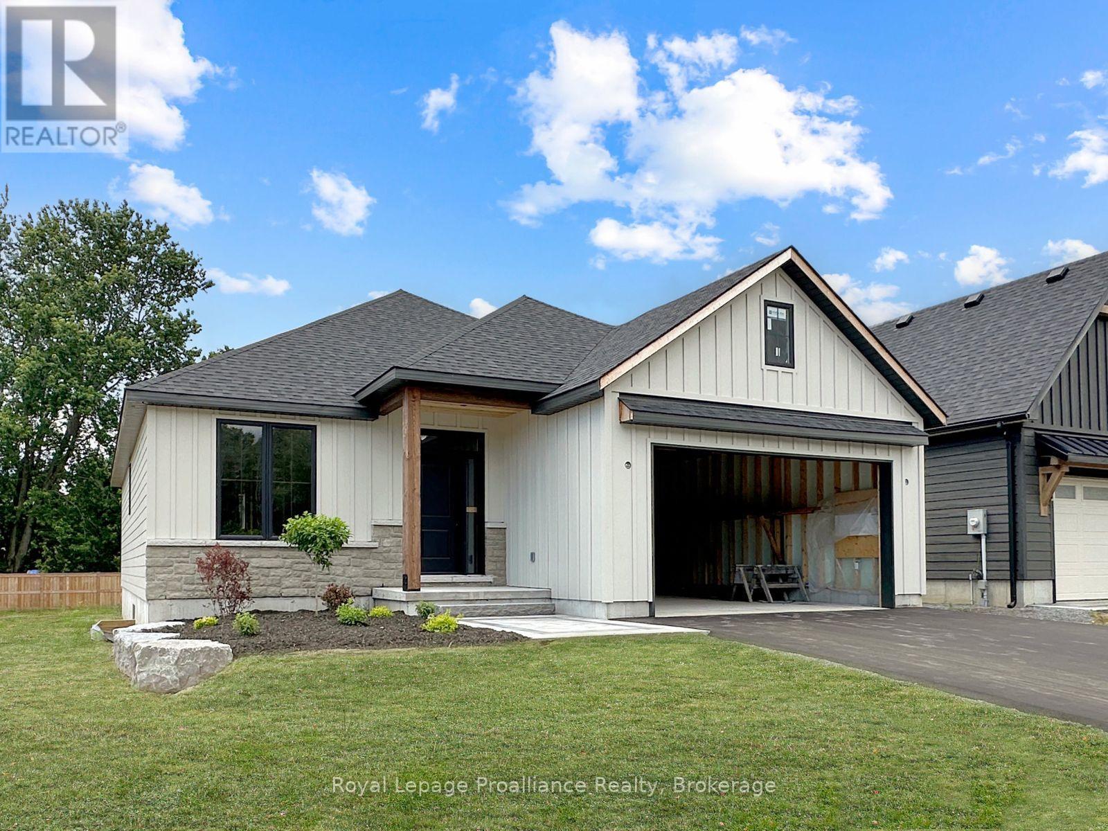 33 Deerview Drive, Quinte West, Ontario  K8V 5P4 - Photo 2 - X13485204