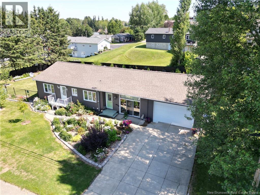 16 Beaulieu Street, Grand-Sault/grand Falls, New Brunswick  E3Y 1C9 - Photo 2 - NB144839