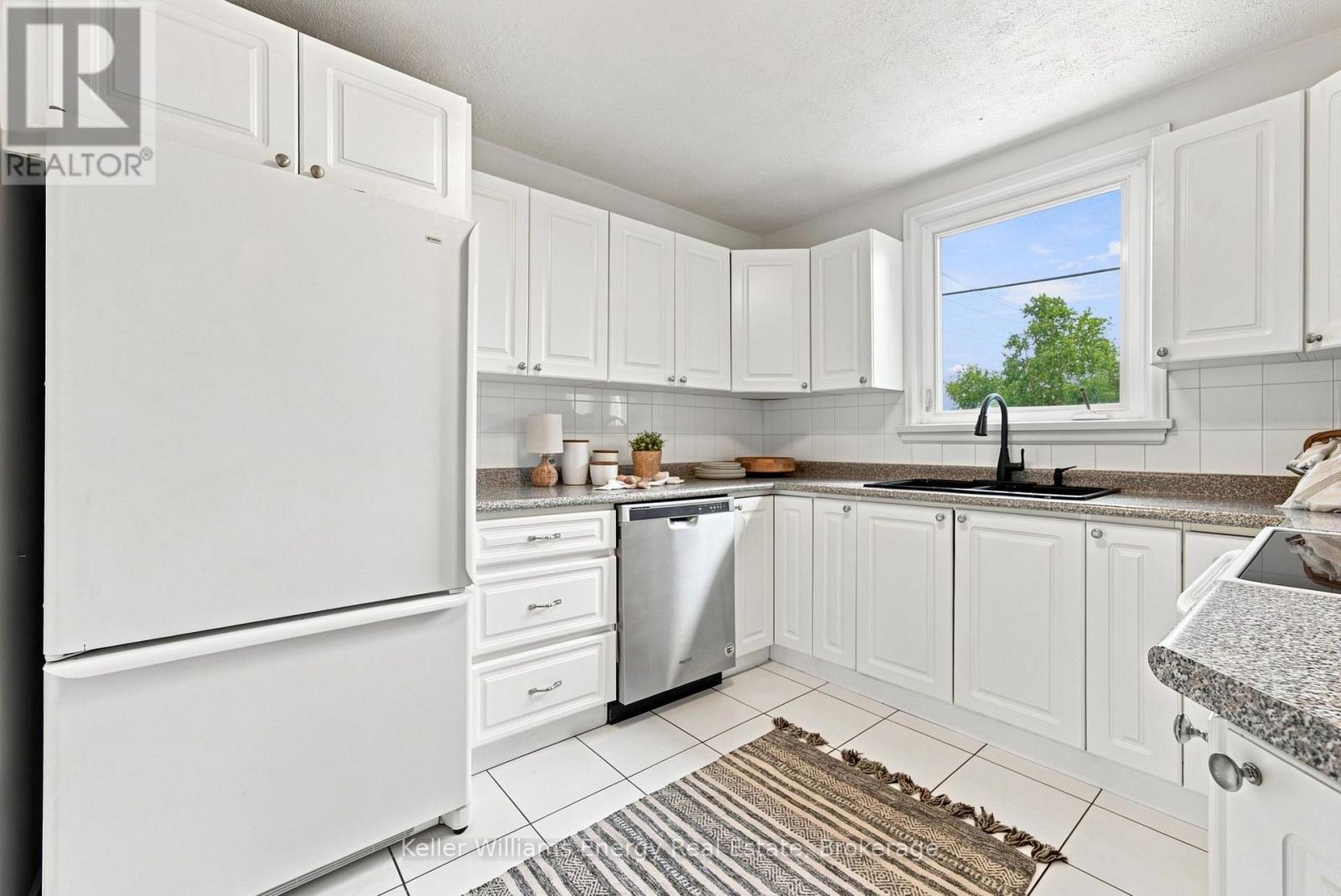 172 Central Park Boulevard S, Oshawa (Central), Ontario  L1H 5W7 - Photo 10 - E13612436
