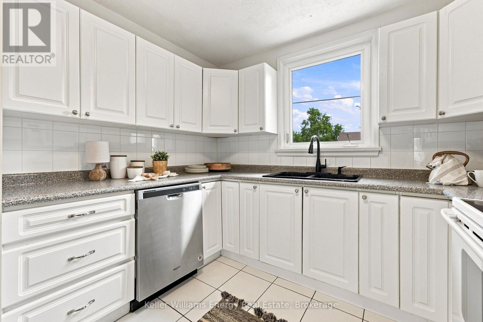 172 Central Park Boulevard S, Oshawa (Central), Ontario  L1H 5W7 - Photo 11 - E13612436