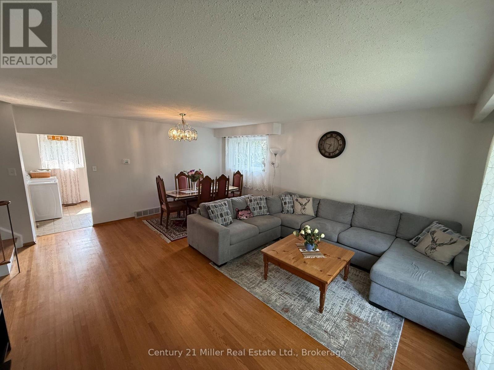35 Melville Crescent, Brampton, Ontario  L6W 2S3 - Photo 3 - W13612476