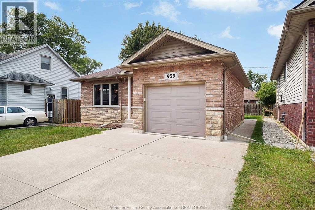 959 Prado Place, Windsor, Ontario  N8S 2H4 - Photo 3 - 26018129