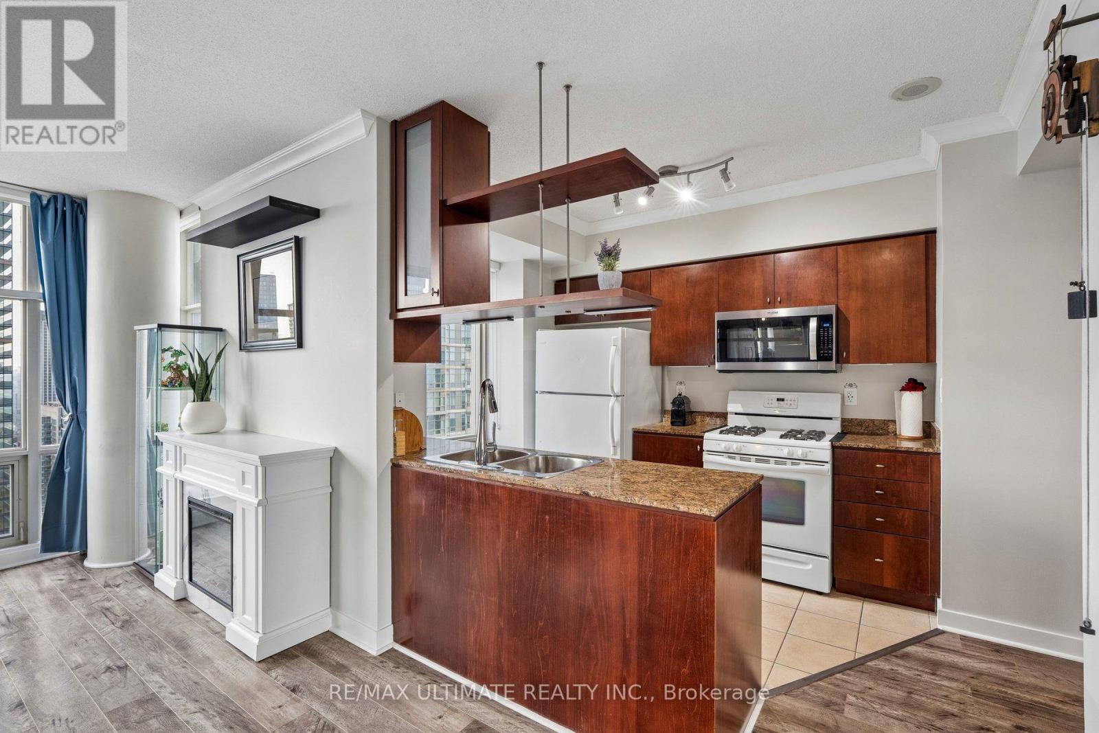 4003 - 35 Mariner Terrace, Toronto, Ontario  M5V 3V9 - Photo 14 - C13612254