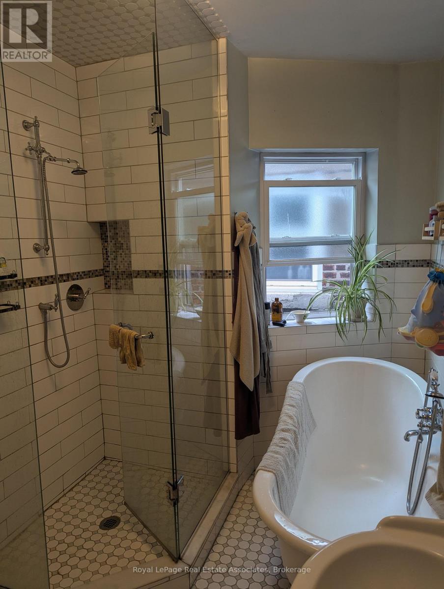 Mn&2nd - 52 Ashdale Avenue, Toronto, Ontario  M4L 2Y7 - Photo 8 - E13612226