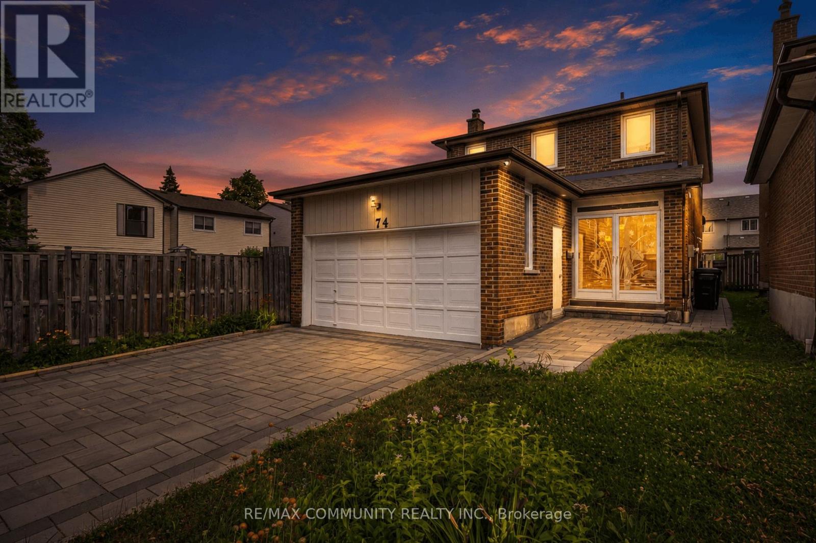 <div class="slider-price">$929,900</div><p>74 Green Spring Drive, Toronto, Ontario</p>