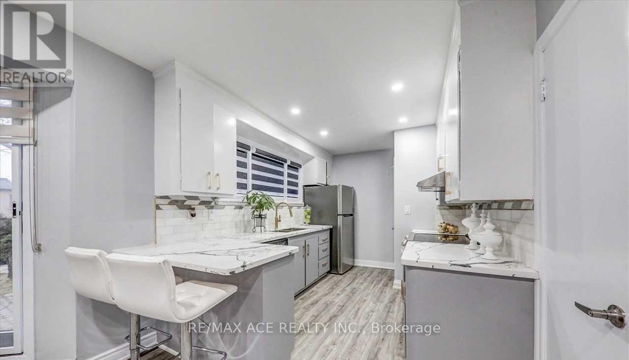 5 Windy Ridge Drive, Toronto, Ontario  M1M 1H6 - Photo 15 - E13612532
