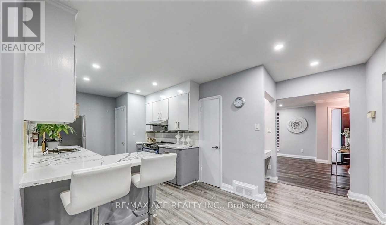 5 Windy Ridge Drive, Toronto, Ontario  M1M 1H6 - Photo 16 - E13612532