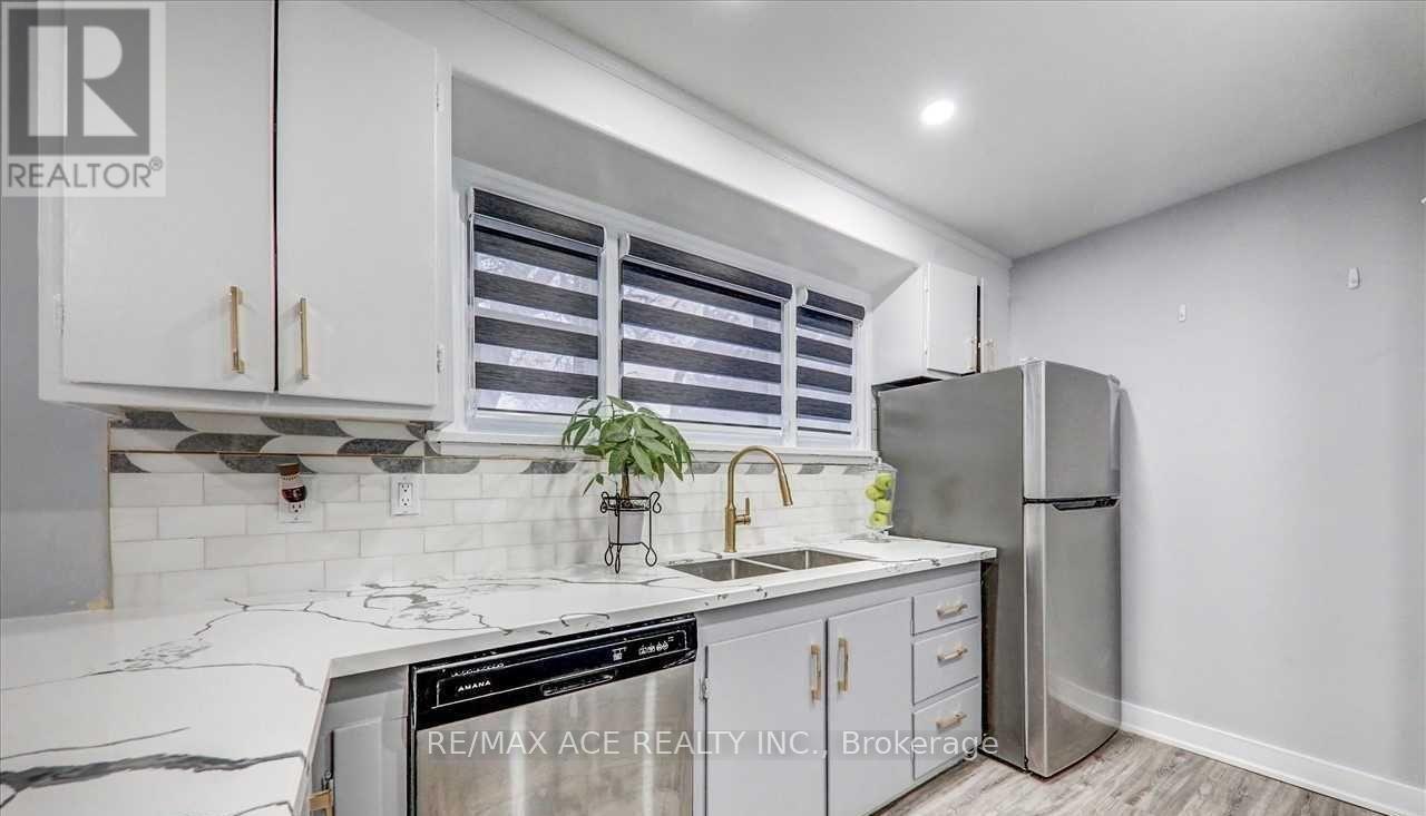 5 Windy Ridge Drive, Toronto, Ontario  M1M 1H6 - Photo 17 - E13612532
