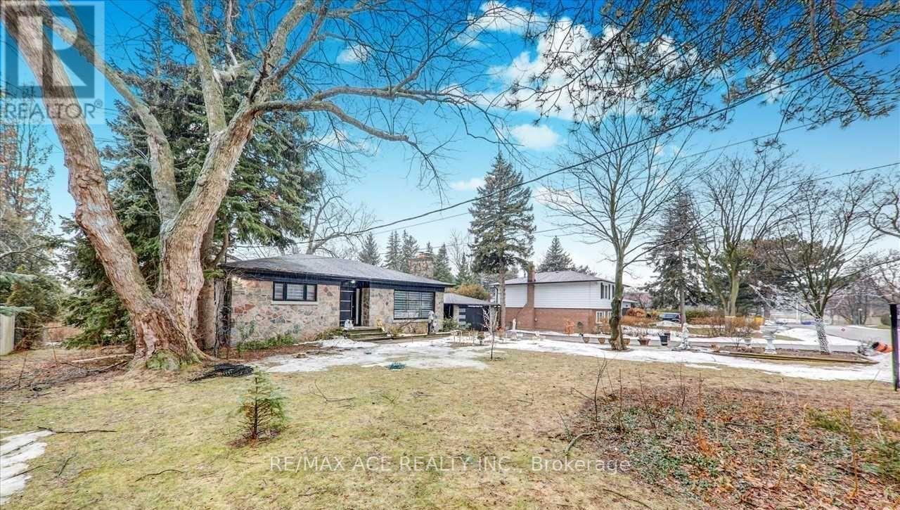 5 Windy Ridge Drive, Toronto, Ontario  M1M 1H6 - Photo 2 - E13612532