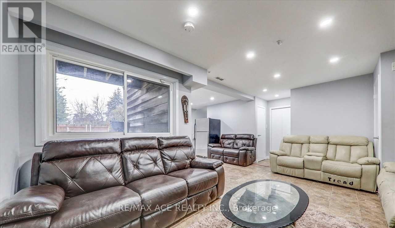 5 Windy Ridge Drive, Toronto, Ontario  M1M 1H6 - Photo 34 - E13612532