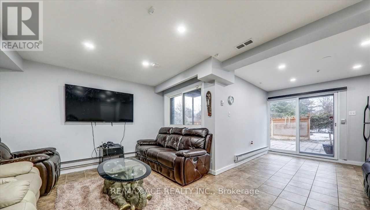 5 Windy Ridge Drive, Toronto, Ontario  M1M 1H6 - Photo 35 - E13612532
