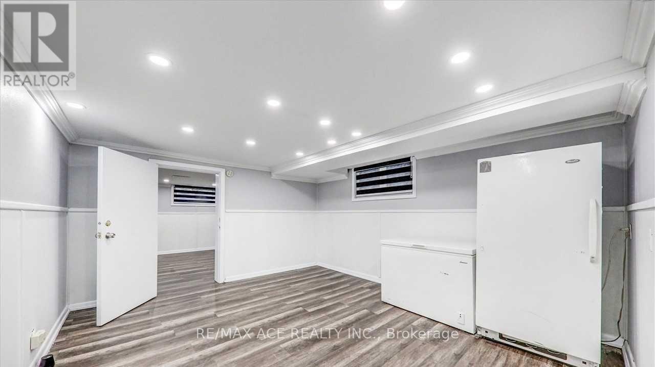 5 Windy Ridge Drive, Toronto, Ontario  M1M 1H6 - Photo 37 - E13612532