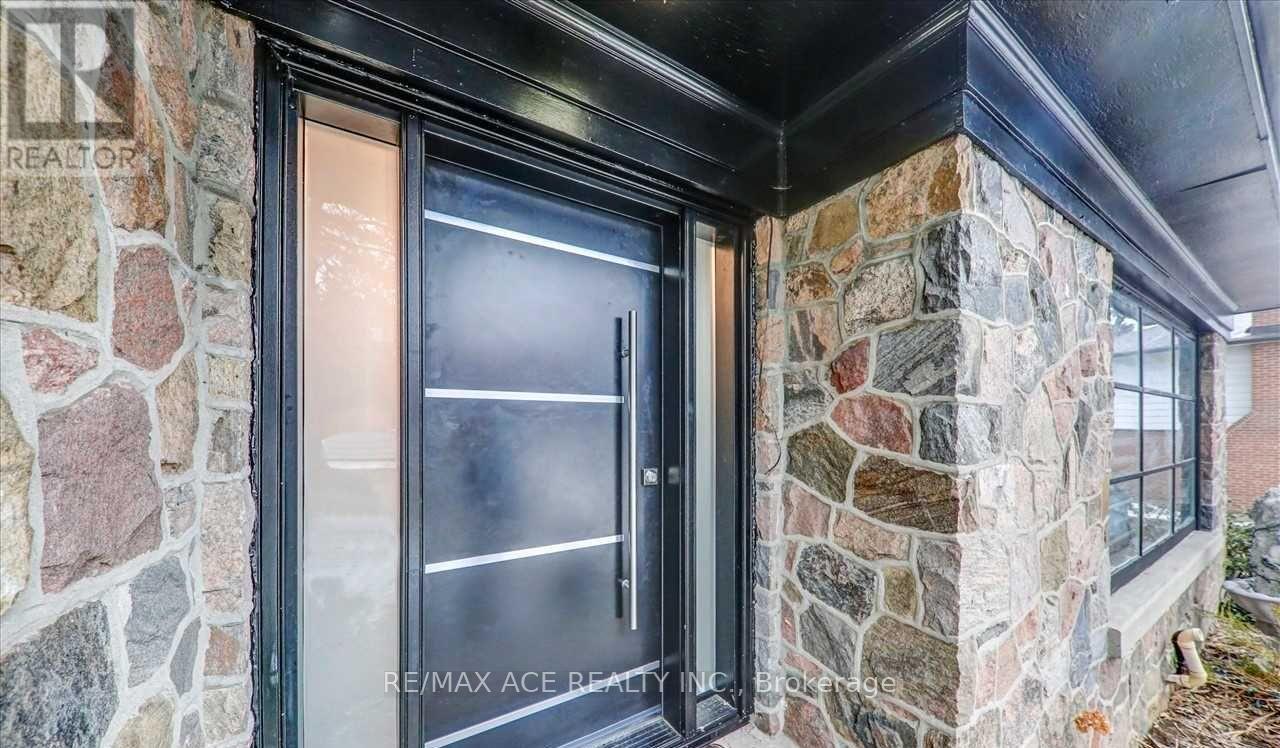 5 Windy Ridge Drive, Toronto, Ontario  M1M 1H6 - Photo 4 - E13612532