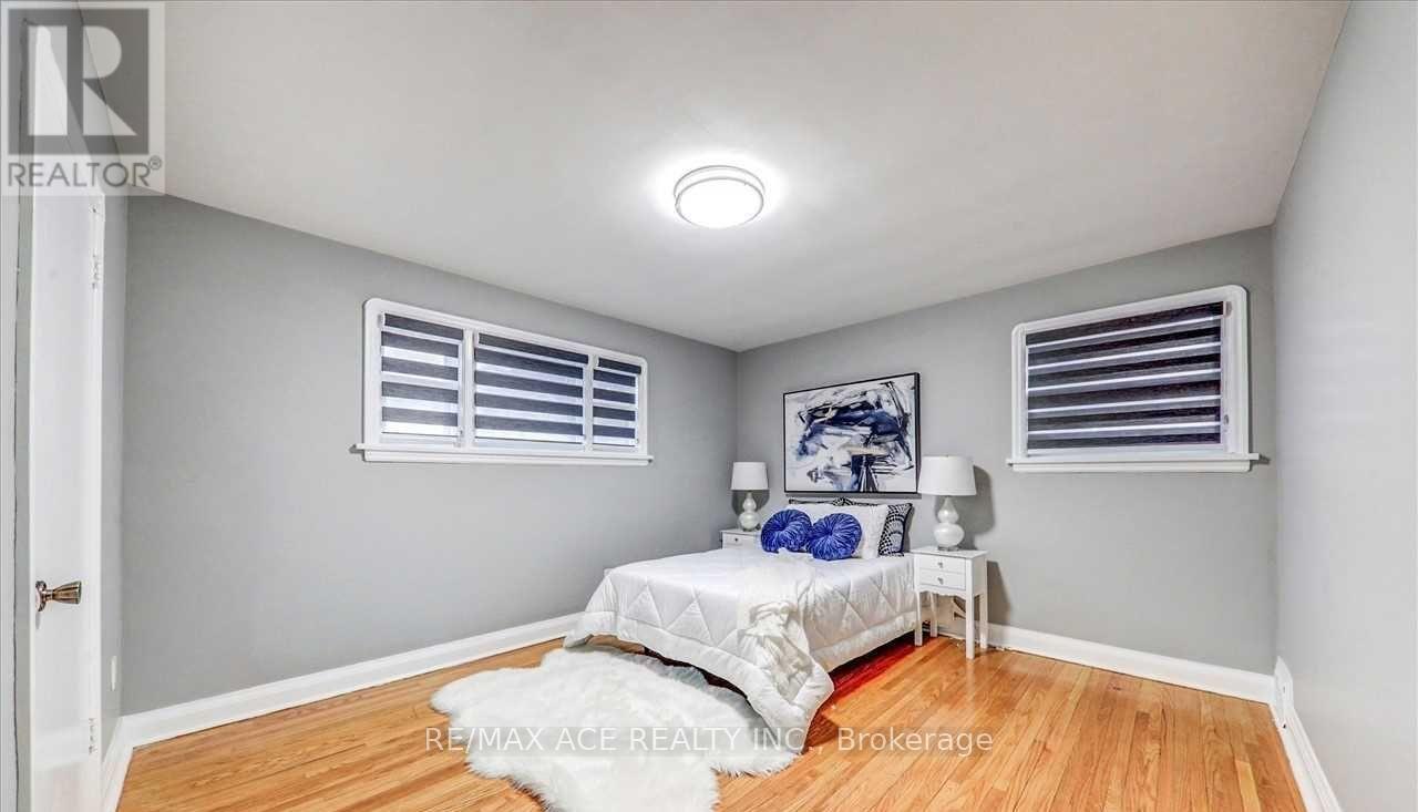 5 Windy Ridge Drive, Toronto, Ontario  M1M 1H6 - Photo 9 - E13612532