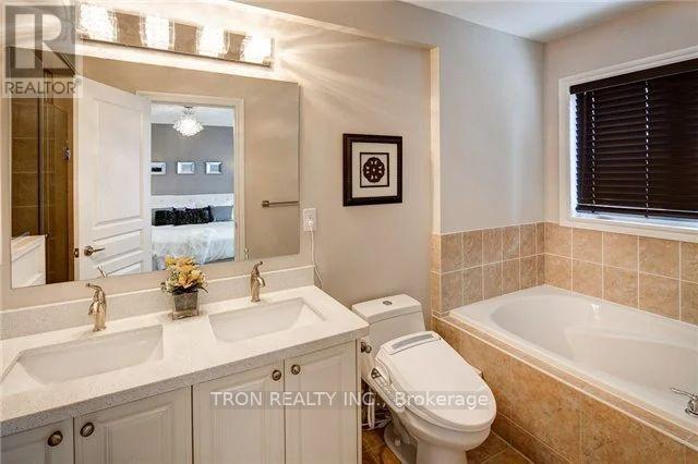 33 Mazarine Lane, Richmond Hill, Ontario  L4S 0G2 - Photo 8 - N13612252